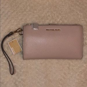 BRAND NEW Michael Kors Wristlet